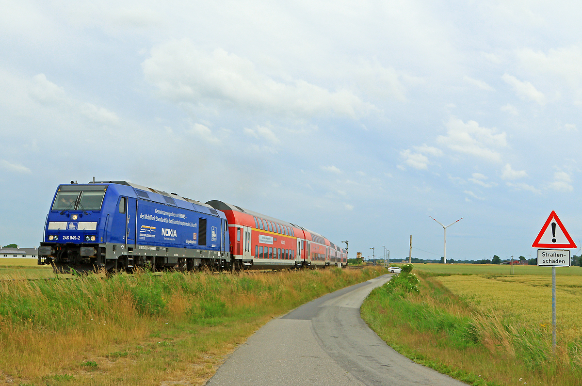 246 011 PRESS mit DB-Doppelstockwagen