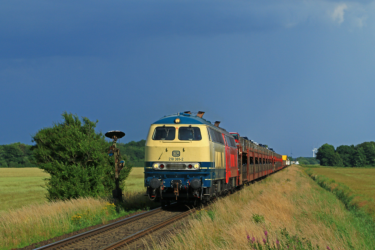 218 381 und 319 mit Sylt-Shuttle auf dem Weg nach Sylt