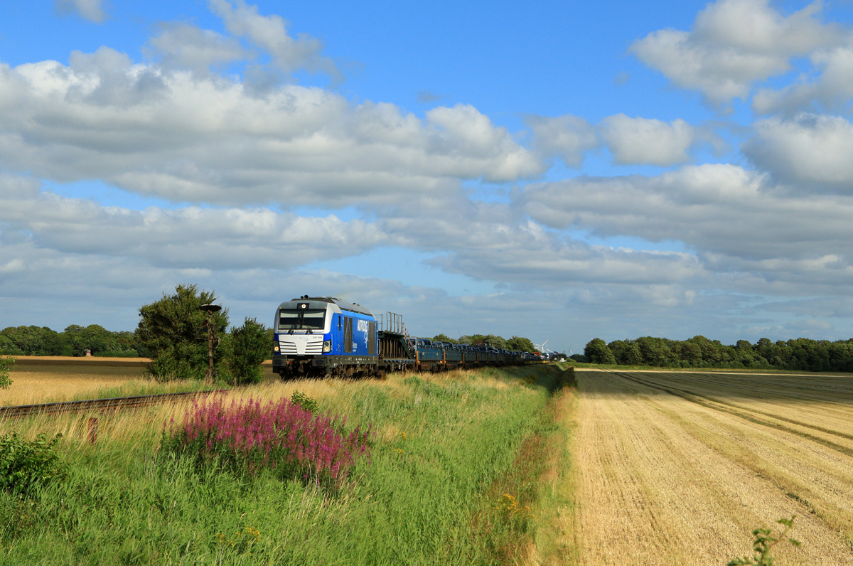 Blauer Autozug mit Licht