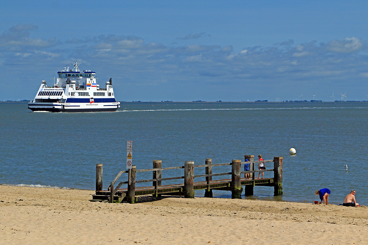 Die MS Schleswig-Holstein vor Wyk